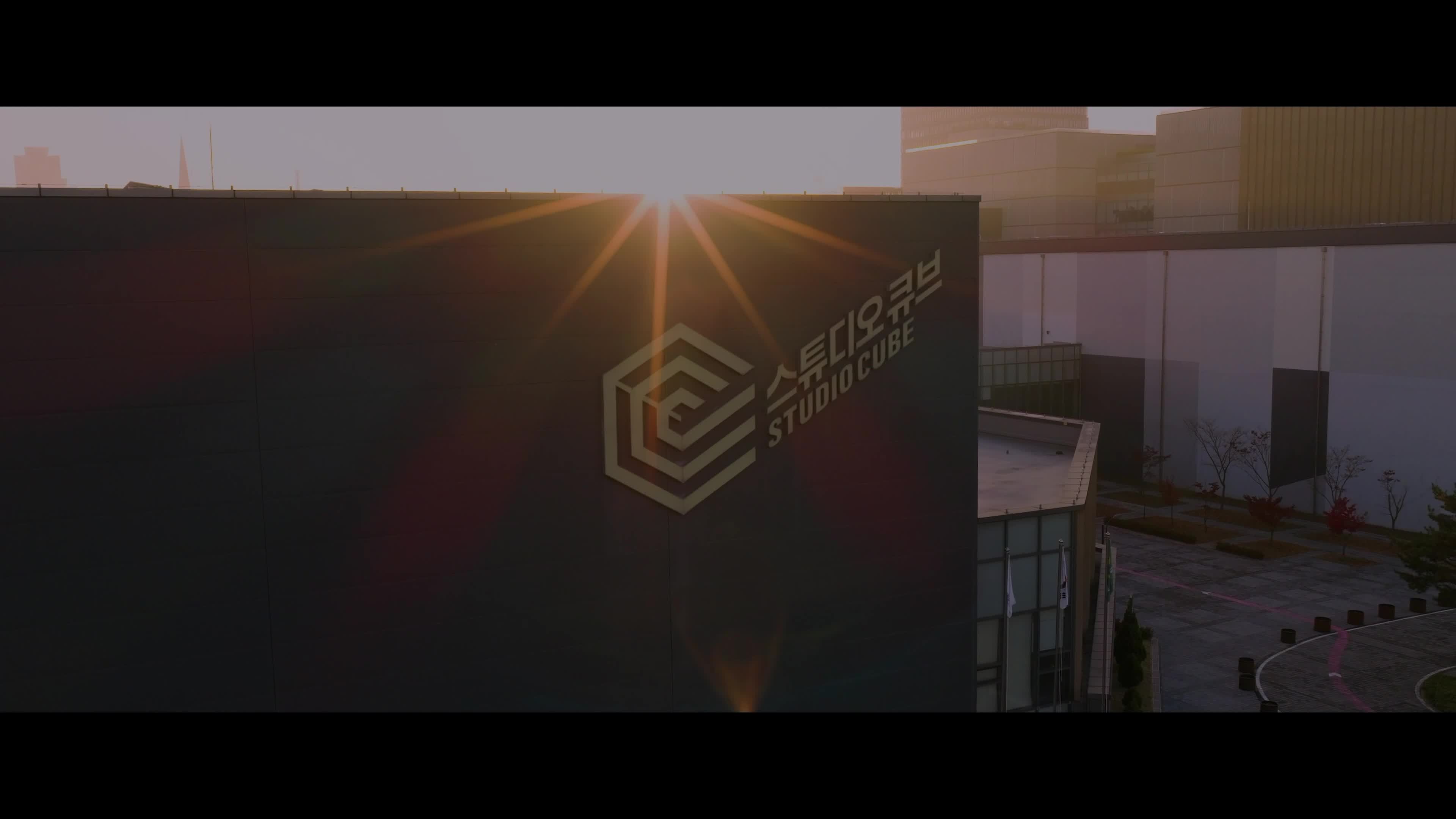 스튜디오큐브 개관식 메이킹 영상 썸네일